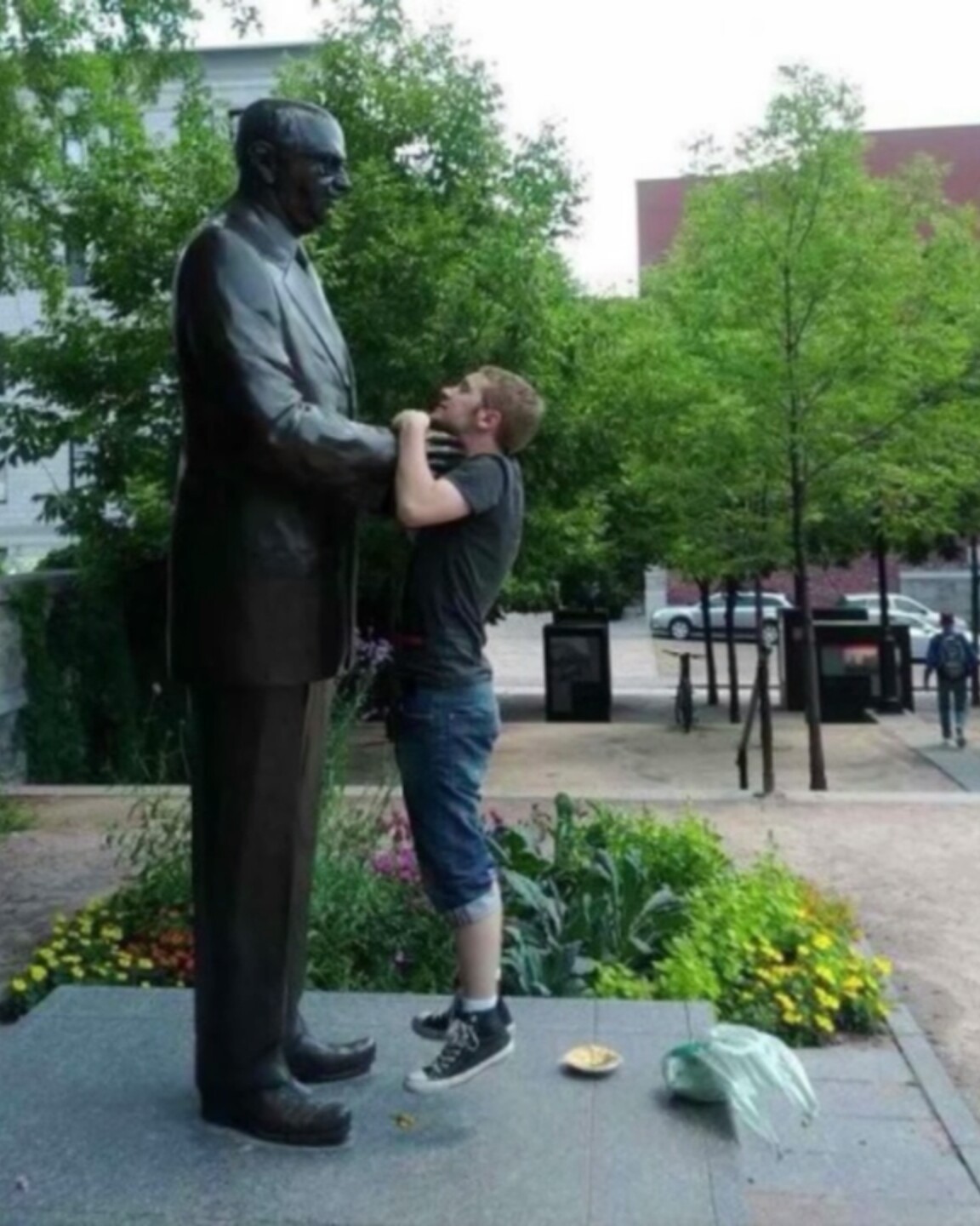 people messin' with statues Meme by gero_506 ) Memedroid