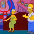 Marge esta embarazada de maggie y hay una foto de maggie en la casa aun sin nacer