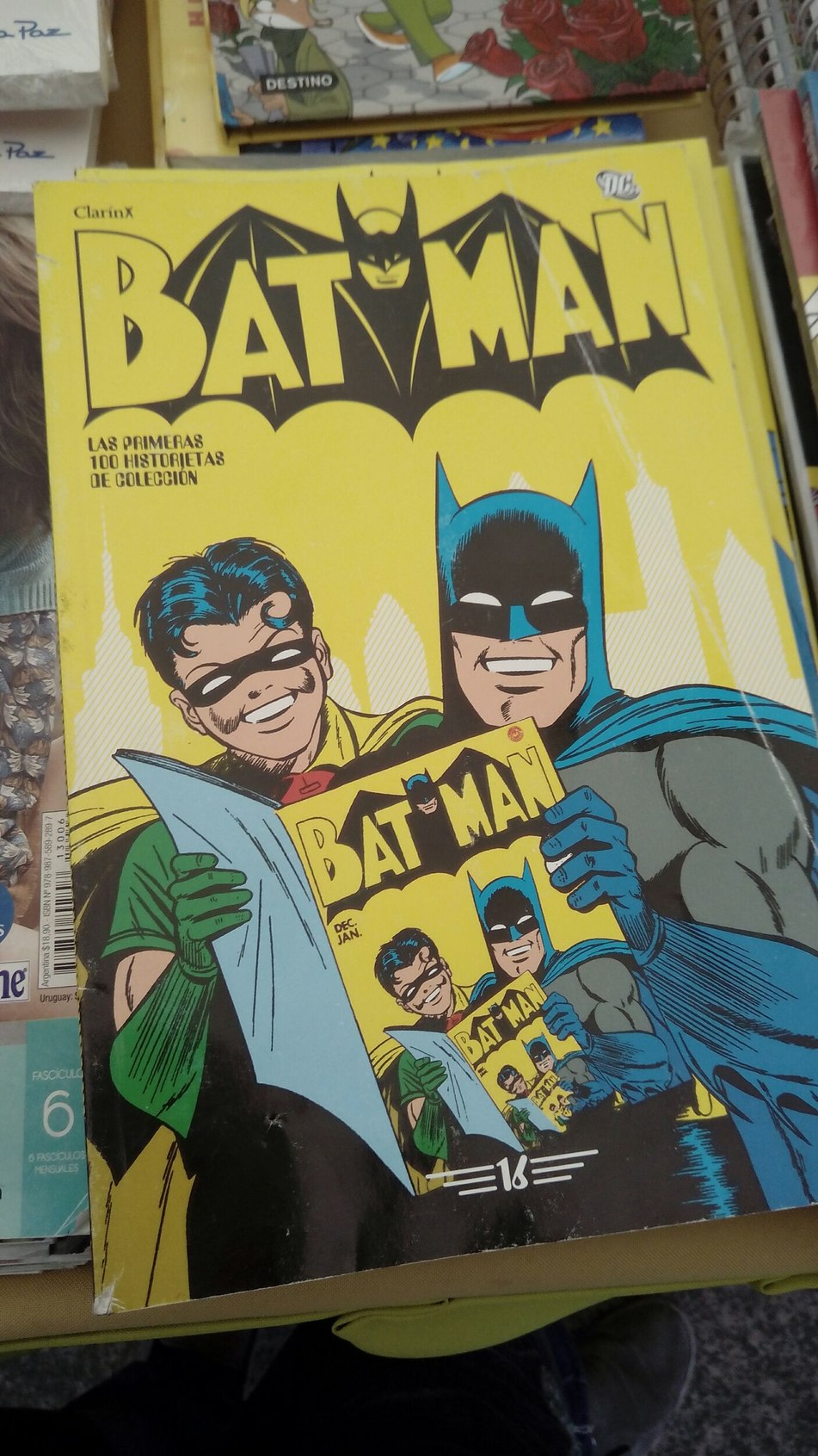 Batman leyendo batman :v - meme