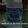 de l'eau Nestlé