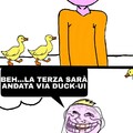 Duck si legge "dac" e vuol dire papera duck-ui= da qui-cito nel prossimo meme chi trova la differenza tra le due papere