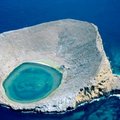 Crater de un volcan en el mar