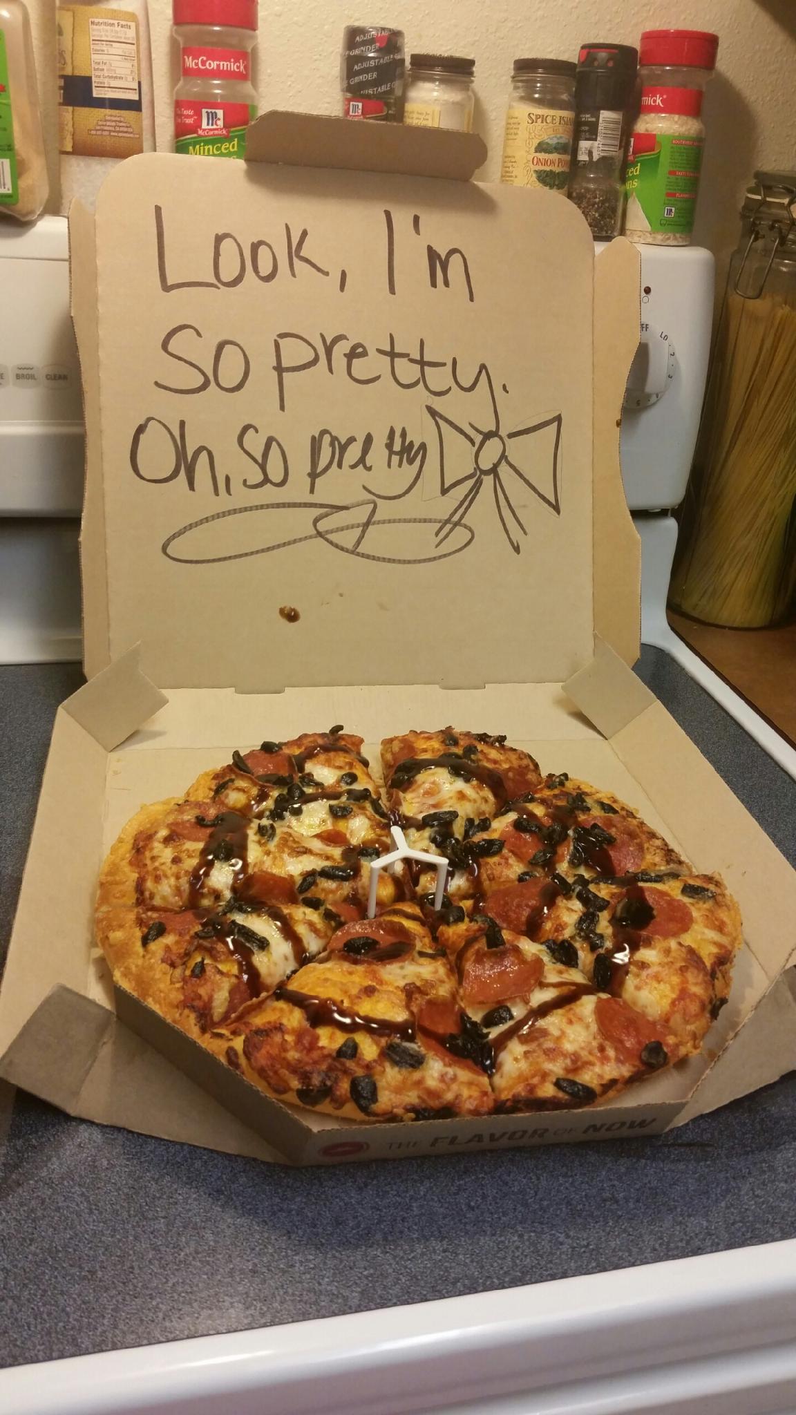 told pizza Hut to make my pizza pretty - meme