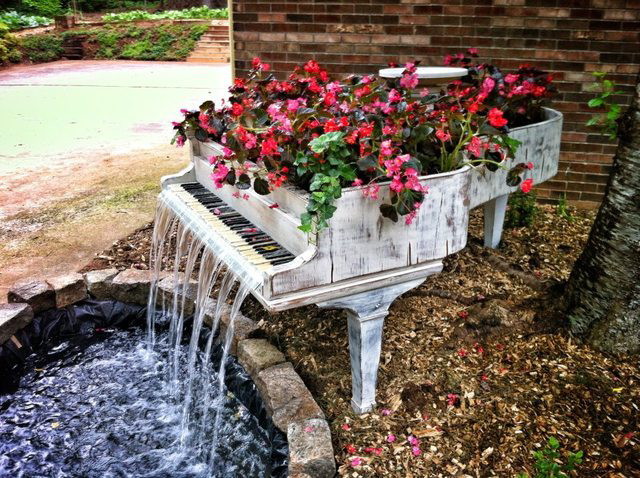 Old piano turned into fountain - meme