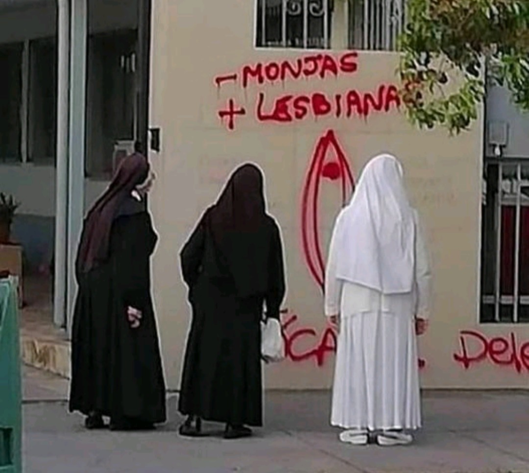 -Lesbianas +Monjas - meme