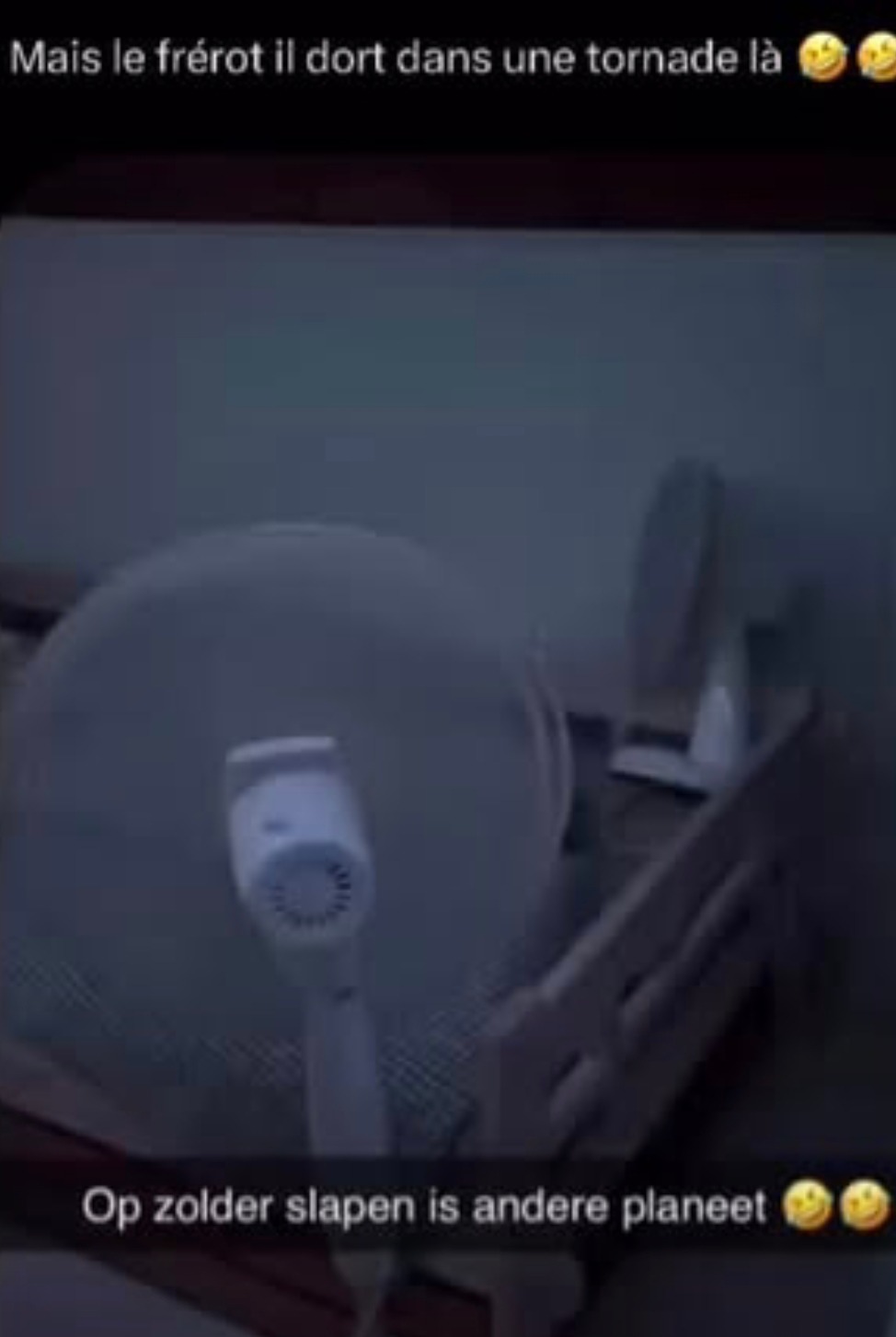 Le fréro dort comme si y avait pas une tempête autour - meme