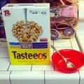 I see mom went low budget on the cereal..
