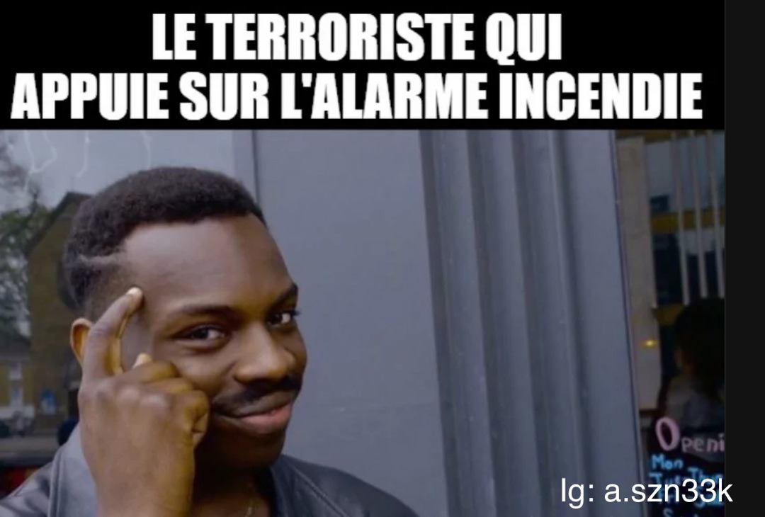 Le terroriste qui appuie sur l'alarme incendie (on est cook) - meme