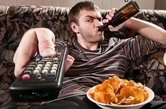 La tarea termina a las 25:00 yo a las 24:99 - meme
