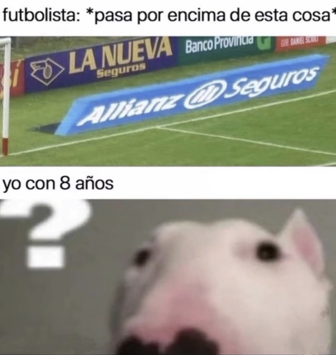 Ese momento cuando el futbolista pisa eso y tú con 8 años flipas - meme