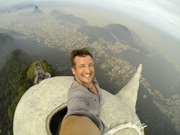 Un selfie rédempteur du haut du christ à Rio ! - meme