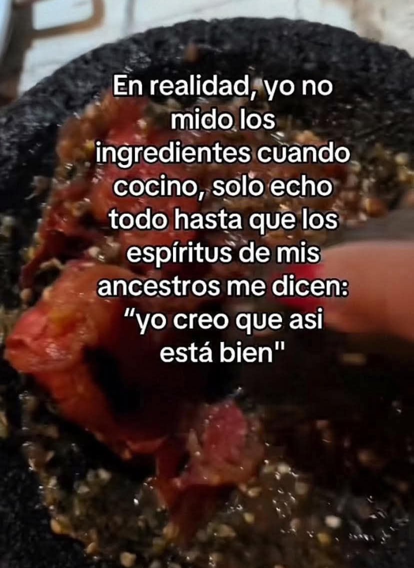 Yo cocinando guiado por los fantasmas de mis ancestros - meme