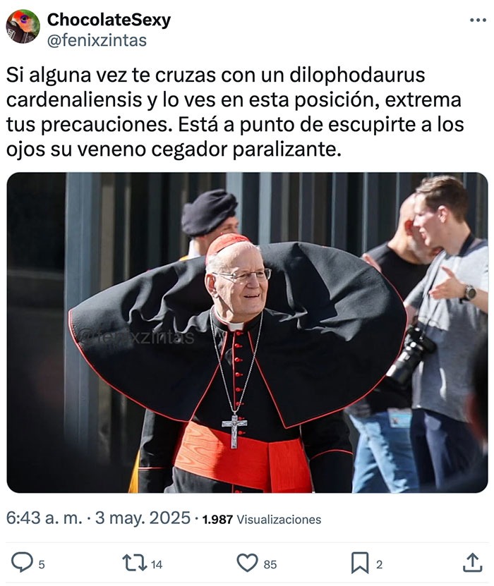 Si ves a este dino así, corre o te escupe los ojos - meme