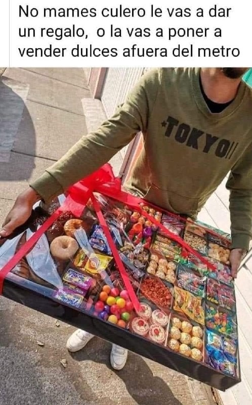 Le vas a dar un regalo - meme