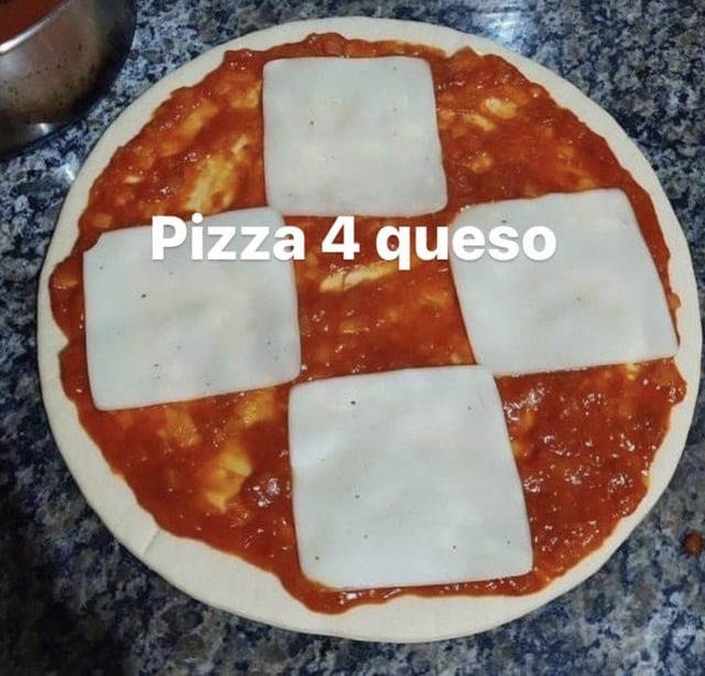 Pizza 4 quesos - meme