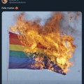 La bandera LGTV siendo quemada