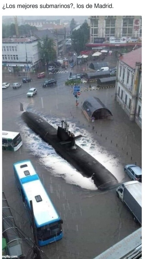sabías que los submarinos pueden circular por las calles de Madrid si es necesario? - meme