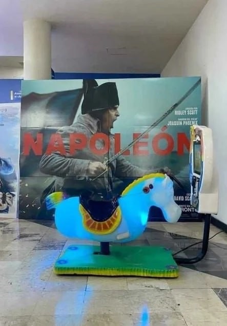 Napoleón a caballo - meme