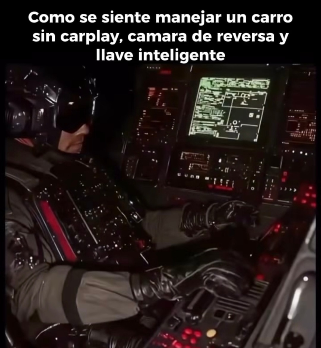 Así se siente manejar sin carplay, cámara y llave inteligente - meme