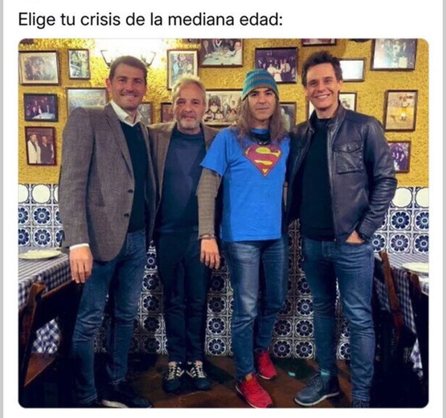 Elige tu crisis de la mediana edad. Hay stock - meme