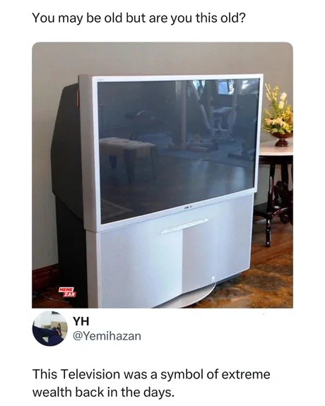 If you know this TV, your back probably hurts - meme