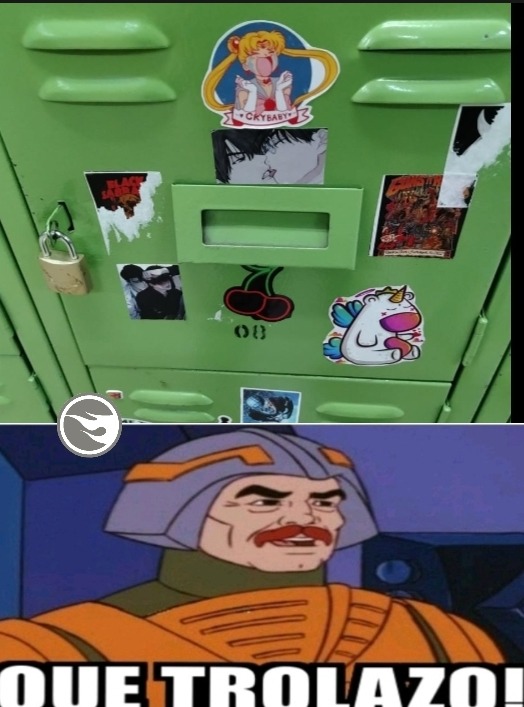 foto sacada de un casillero de mi escuela - meme