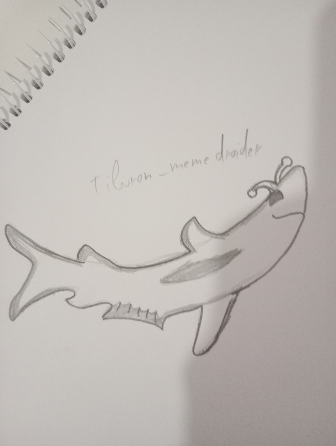 Versión a mano del dibujo de tiburon_memedroider