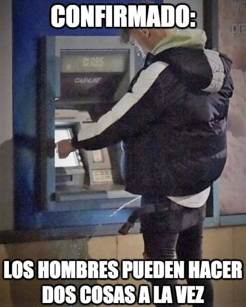 Caminando y meando - meme