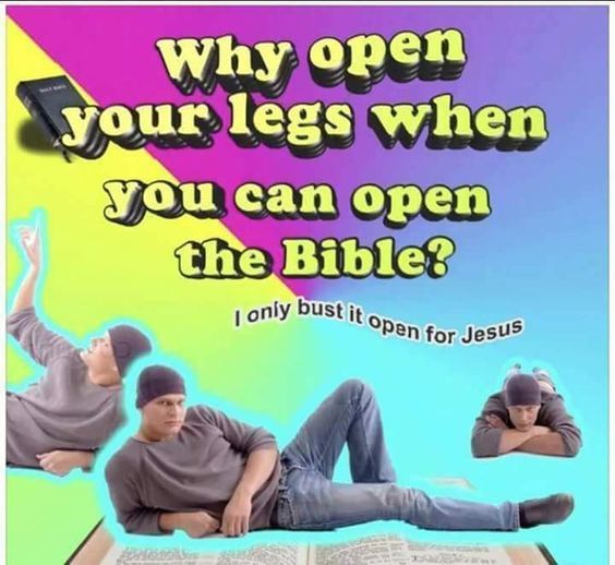Pal que no entendió: ¿Por qué abrir tus piernas cuando puedes abrir la Biblia? - meme