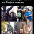 Gente famosa con su estatua