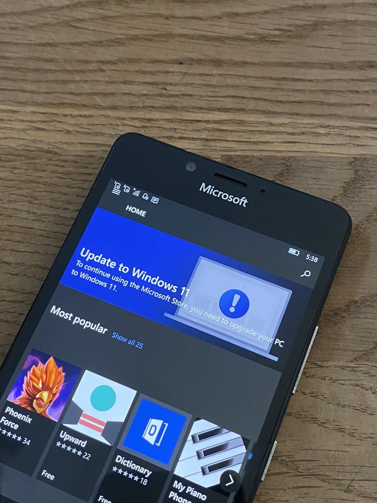 Actualiza a Windows 11 en el Windows phone, que - meme