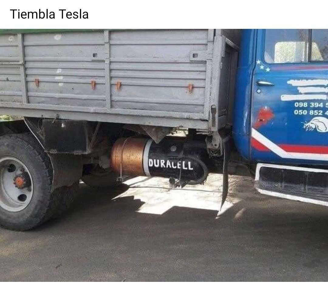 Tiembla Tesla - meme