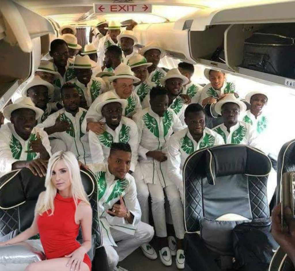 Foda essa foto da seleção nigeriana chegando na Rússia - meme