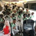 Foda essa foto da seleção nigeriana chegando na Rússia