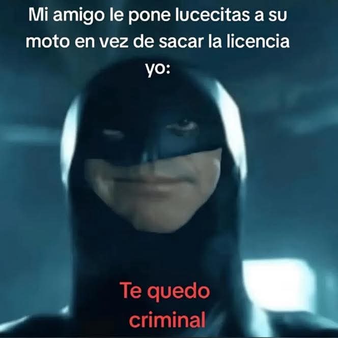 Y lo paran por tener lucecitas - meme