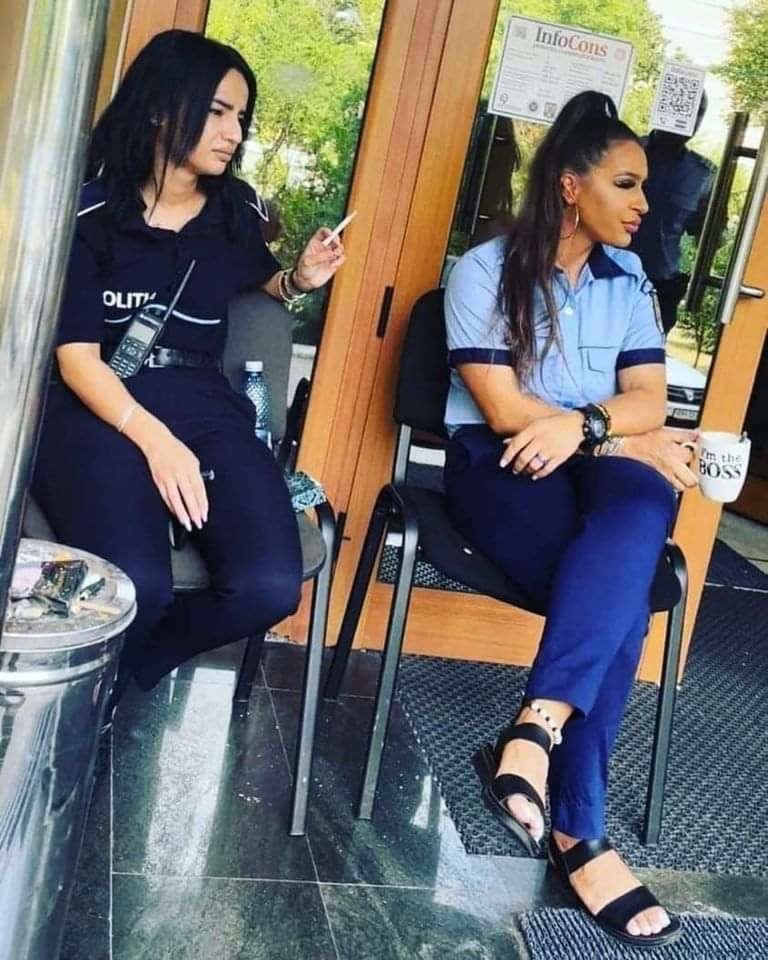 Kim Kardashian and Serena Williams after 2 weeks in Romania - meme