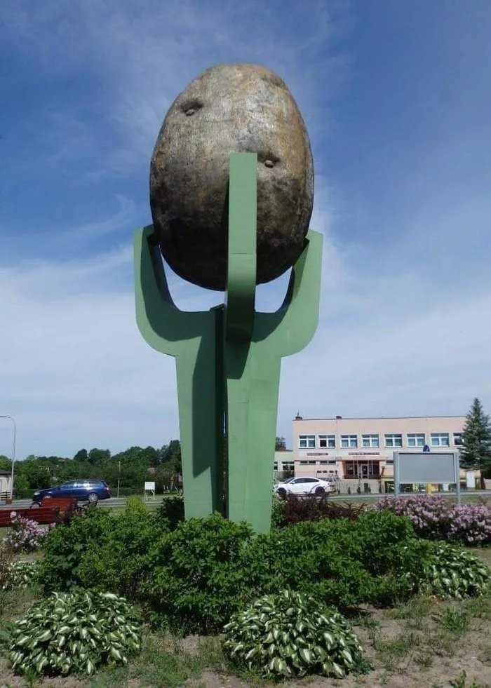 Potato monument of Poland. - meme