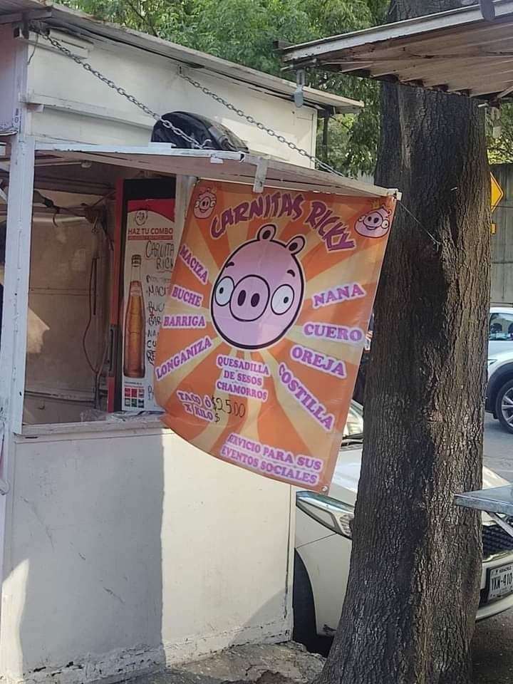 Vs Carnitas el Chuck - meme