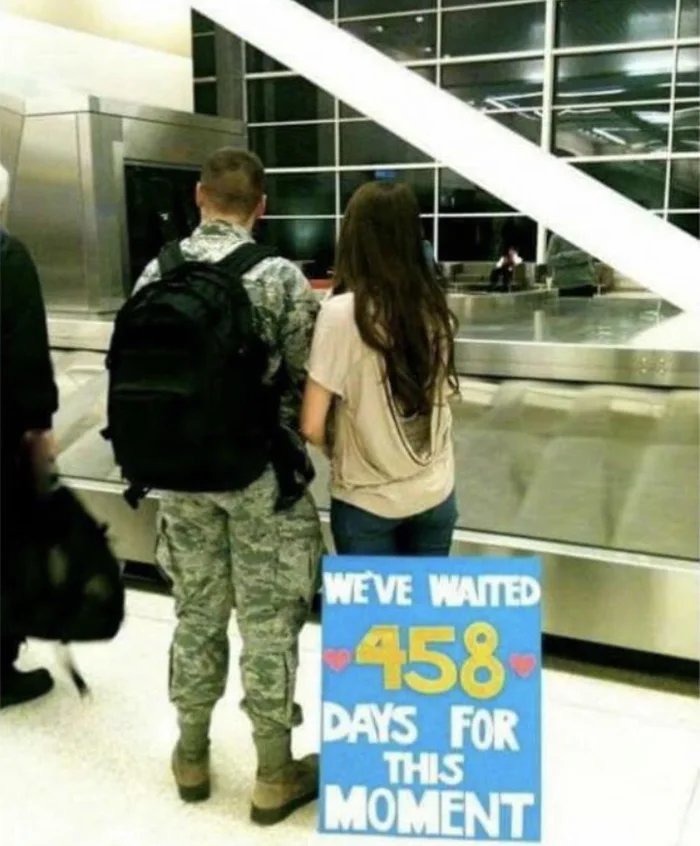 No one should wait that long for their luggage - meme