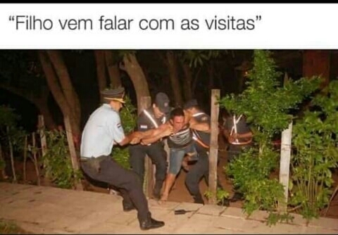 Filho vem falar com as visitas 😂 - MEMES EM IMAGENS 