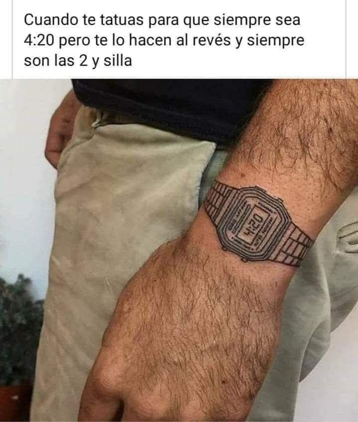 querías que fueran las 4:20 pero tatuaste las 2 y una silla - meme