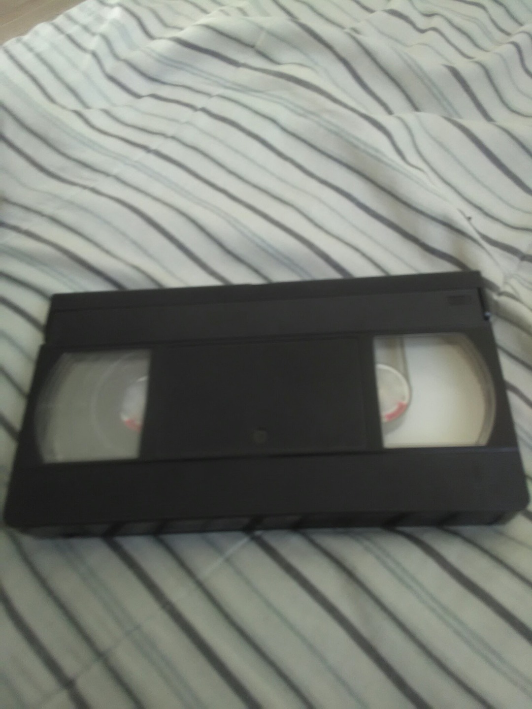 Gente, encontre este cassette de VHS, digan que creen que tiene - meme