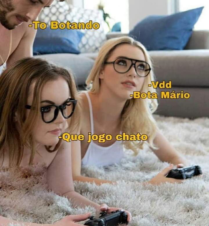 Nome do porn----->comendo as amigas nerds enquanto jogam video-game - meme