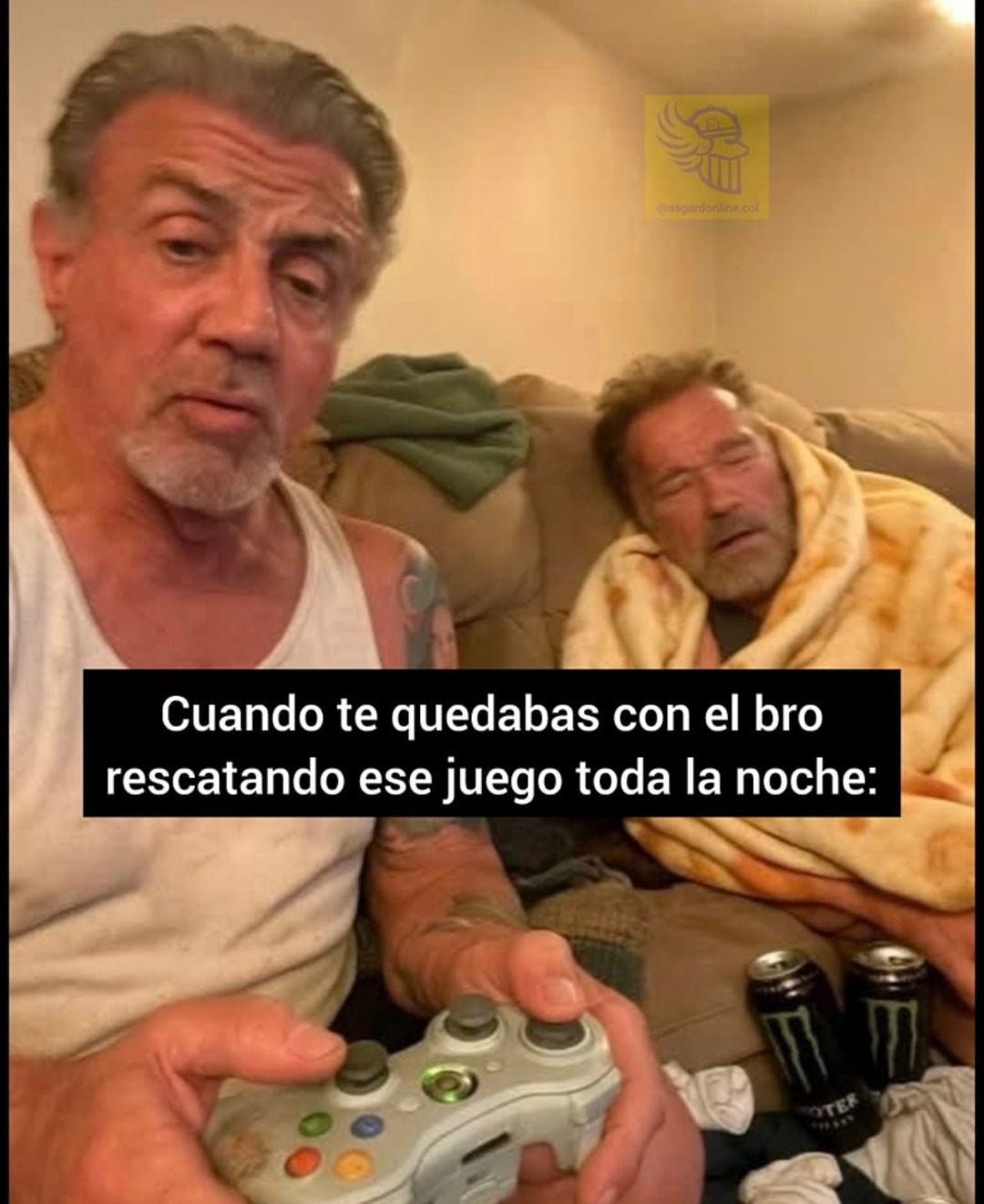 Cuando con el bro salvabas el juego a las 3 am - meme