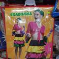 Bom saber que pro resto do mundo nós somos uma Carmen Miranda baixa renda que fala espanhol e toca maracas.  Nesse carnaval vista-se como uma legítima BRASILEÑA para honrar suas raízes.