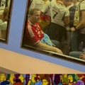 Hincha del Bayern es homer en esta foto con el metro lleno de madridistas