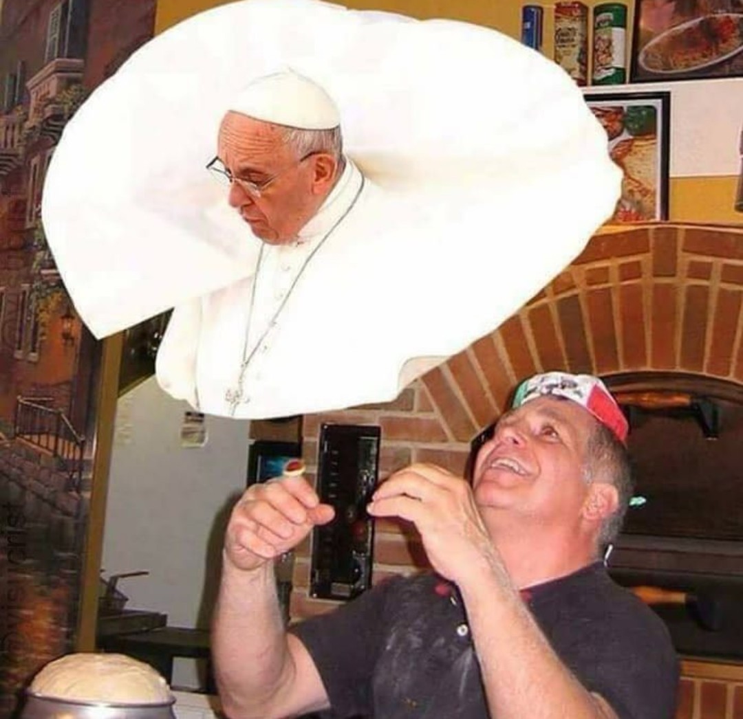 La mejor pizza del Vaticano - meme