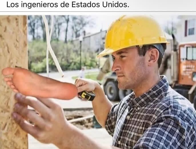 Ingenieros gringos arreglando todo con cinta y esperanza - meme