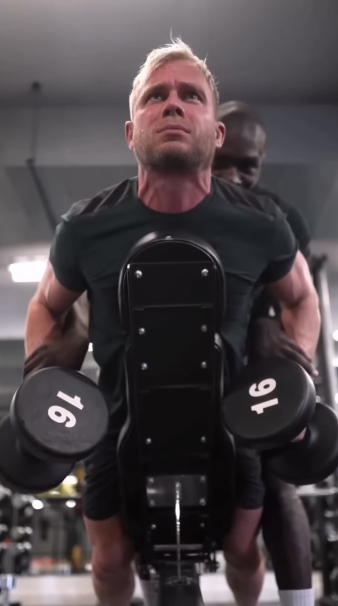 Helping my friend with some weights  - meme
