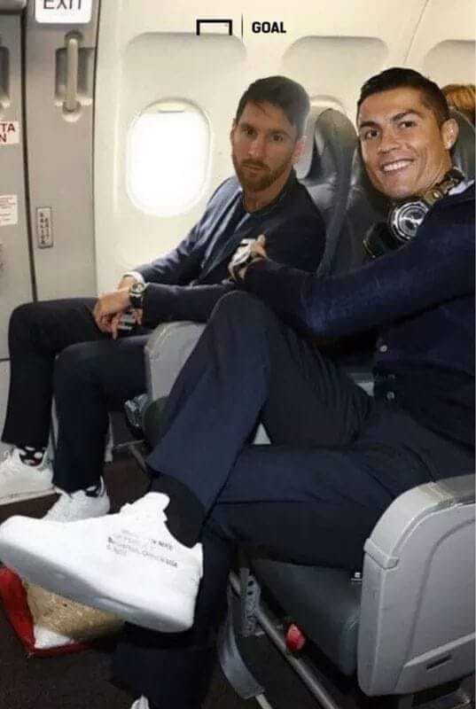 Messi y Crisitiano se enuentran.....          En el aeropuerto - meme